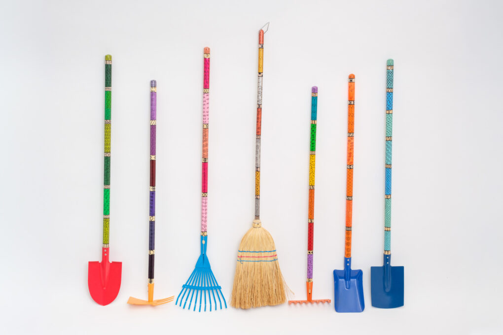 Bunte Kinder-Besen